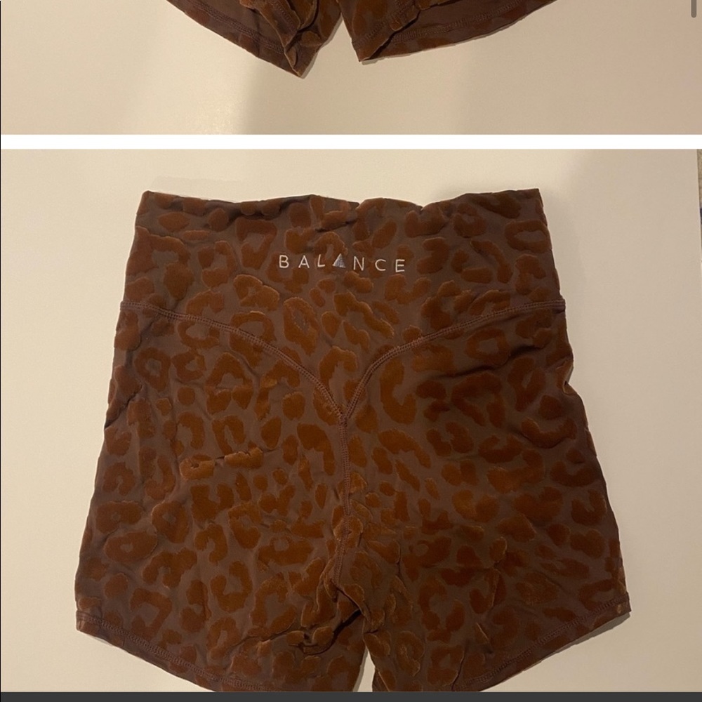 Balance athletica lux short in panther color